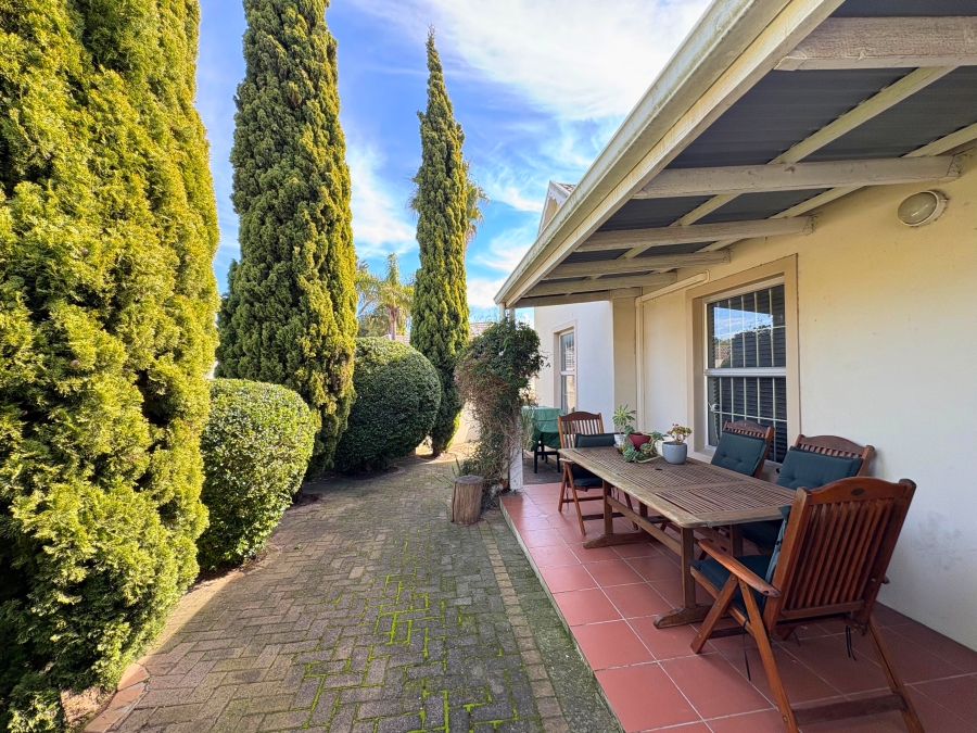 To Let 3 Bedroom Property for Rent in Sonstraal Heights Western Cape